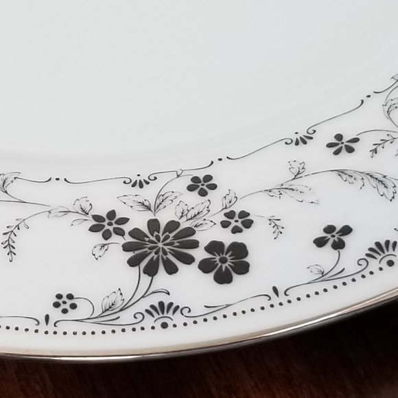 Noritake Black Lace Fine China 4 pc Setting Excellent Condition - Picture 6 of 8